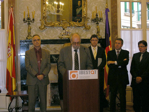 Josep M. Vidal, coordinador científic de l’IME, durant la lectura de l’agraïment amb motiu del premi.